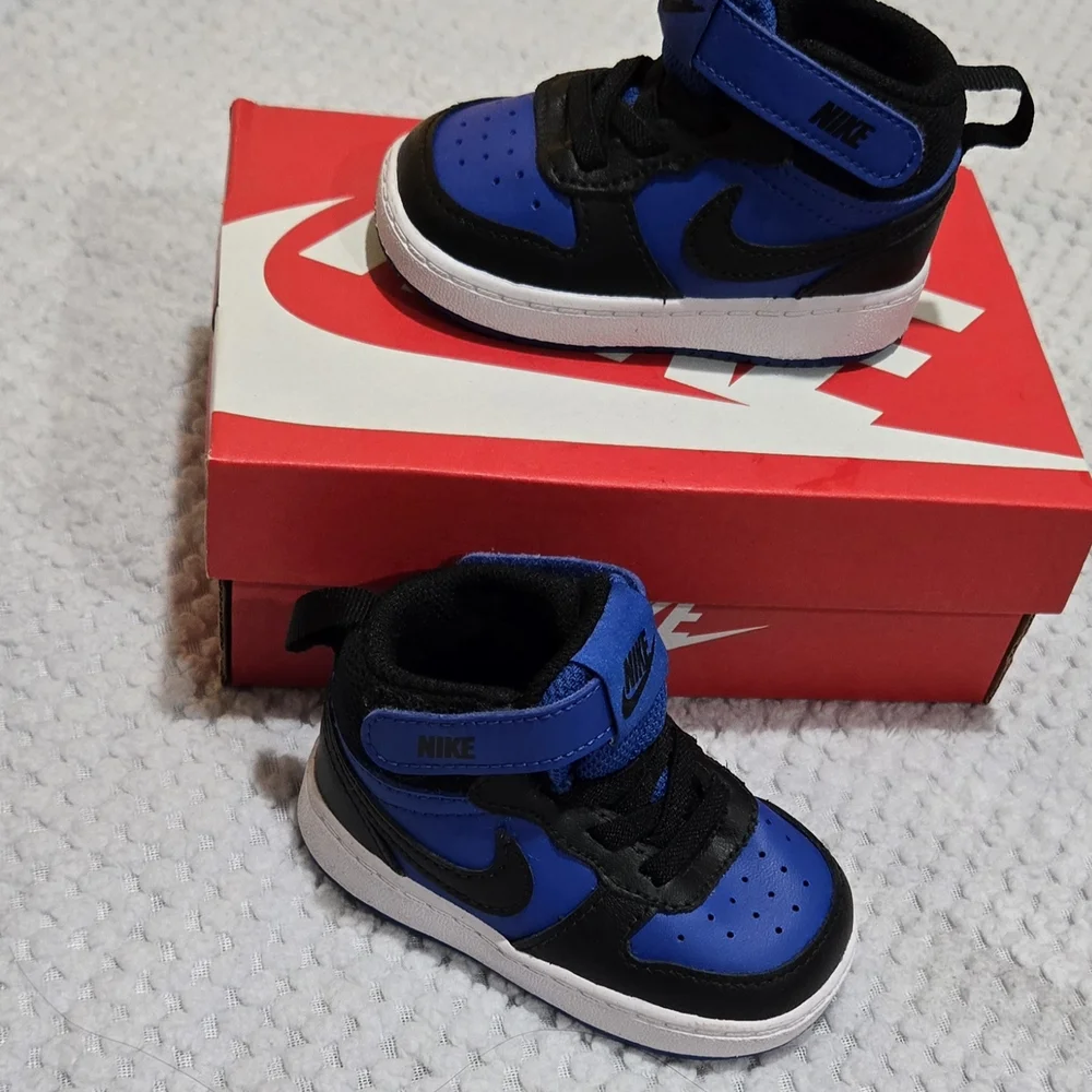 Nike Kids Blue and Black Sneakers - Picture 1 of 5
